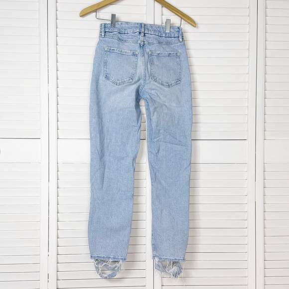 Forever 21 distressed/destroyed jeans - Picture 2 of 3